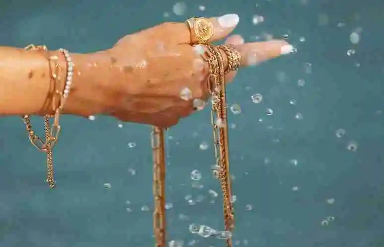 Gouden sieraden schoonmaken en het behouden van de kwaliteit