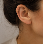 14kt. Geelgouden Braided Segment Ring – 1.2 mm – 8 mm gedragen door model